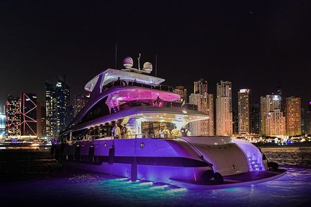 Superyacht Experience in Dubai with Dinner and Live Music
