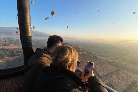 Teotihuacán Mexico balloon flight, breakfast and transportation 