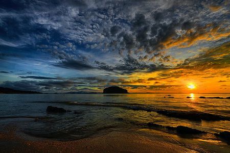 Sunset Tour of the Hong Islands with Bioluminescent Plankton