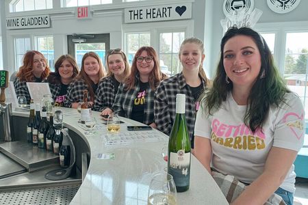 NON-BUS Andie's Leelanau Peninsula MOVIE STARS Wine Tour