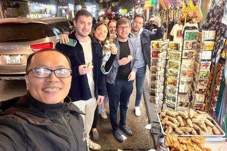 HANOI MICHELIN FOOD TOUR experience: FOOD+DRINK+LOCAL LIFE
