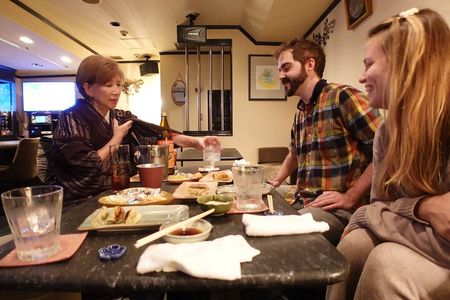 3 Hours Private Food and Walking Tour to Snack Bar in Nakasu