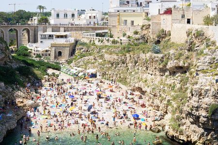 From Bari: Visit Polignano a Mare with street food tour
