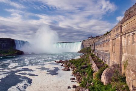 Niagara Falls Day Tour from Toronto with Boat Cruise and Lunch
