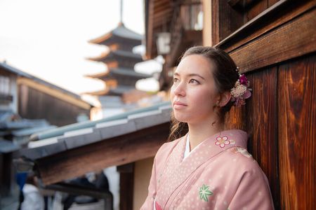 A Privately Guided Photoshoot in Beautiful Kyoto by a Pro