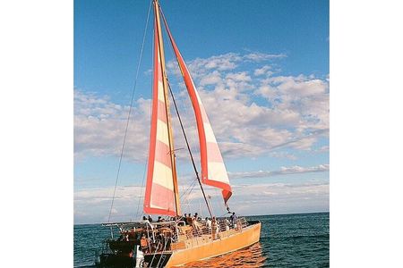 South Shore Open Sail from Kewalo Harbor Including Drinks