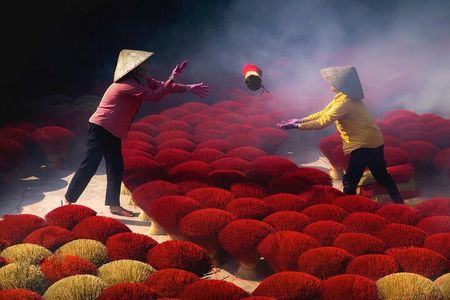 Quang Phu Cau Incense and Duong Lam Ancient Village Private Tour