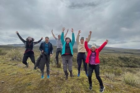 Private tour at Cotopaxi and Quilotoa one day include paint class