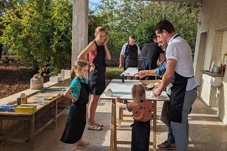 Make your own stone souvenir with aperitif in Olive Garden