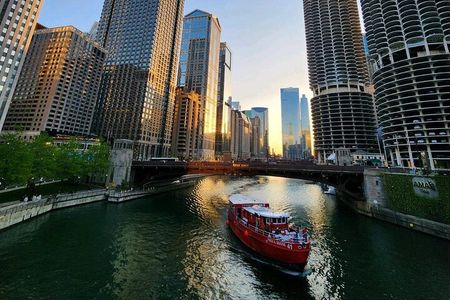 Historical and Architectural Chicago Fireboat River & Lake Cruise