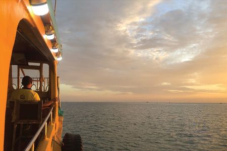 Red River Private Tour : Sunset and Night Squid Fishing