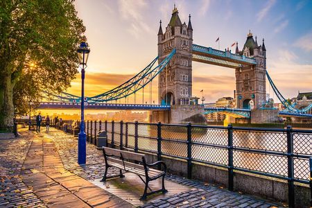 Skip-the-line Tower Bridge and Tower of London Private Tour