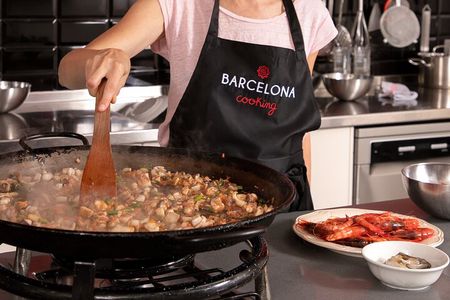 Interactive Paella & Market: Bottomless Wine & Rambla Views