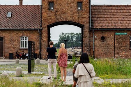 Krakow to Auschwitz Birkenau Guided Tour with Transfer and Ticket