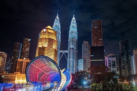 Kuala Lumpur Night Tour with Lake Symphony and Saloma Bridge