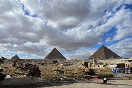 All-Inclusive History Lovers Giza pyramids, Saqqara,camel & lunch