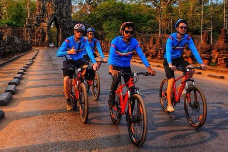 Full Day Guided Bike Tour in Angkor Wat and Siem Reap
