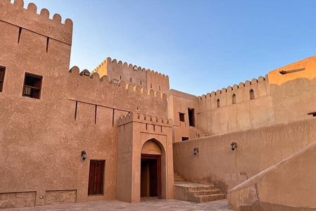 Amouage & Nizwa Full-Day Tour: Fort, Souq & Barakat Al Mouz