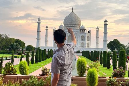 All Inclusive Private Taj Mahal Tour from Delhi by Car 