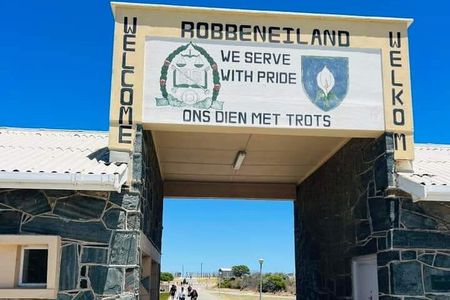 Robben Island Table Mountain and Kirstenbosch Sharing group tour