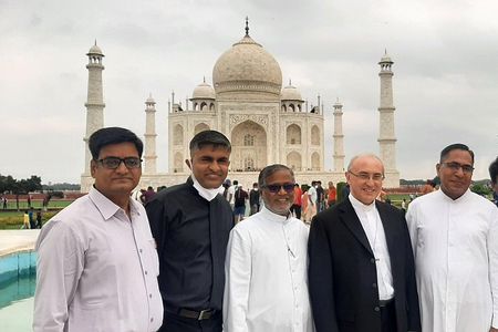 Taj Mahal Sunrise Tour from Delhi by Private Car - Same Day