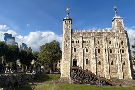 Tower of London Private Tour for Families and Friends