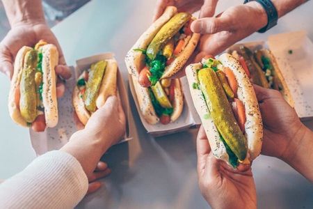 Chicago Full-Day Walking Food Tour with Free Bike or Kayak Rental