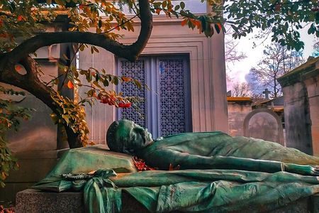 Paris Pere Lachaise Cemetery Small Group Guided Tour