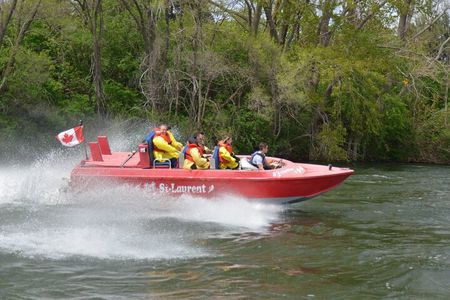 Guided Speed Boating Tour on the St-Lawrence