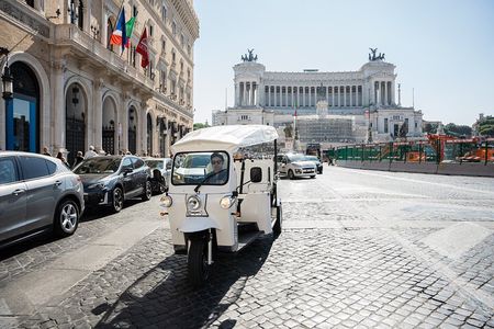 Rome 2h Tuk-tuk Tour with Prosecco & Hidden Gems 
