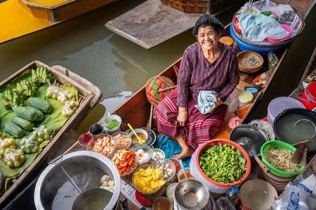 Bangkok: Railway & Damnoen Saduak Floating Market with Transfer