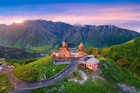 Private Day Tour to Kazbegi and Gudauri