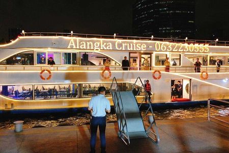 Bangkok Dinner Cruise with Intl Buffet, Live Music & Hotel Pickup