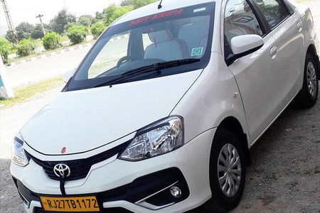 Udaipur to Jaipur Private Day Trip with Pushkar Stop