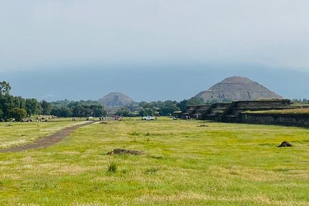 Teotihuacan Pyramid and Basilica Day Tour from CDMX