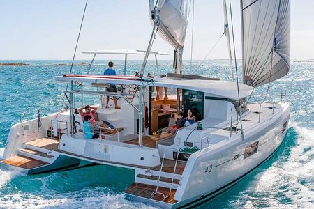Santorini Luxury Private Cruise with Hotel & Cruise Port Pickup