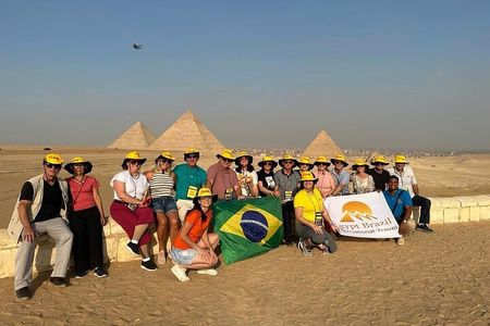 Full Day Private Tour of Giza Pyramids and Egyptian Museum