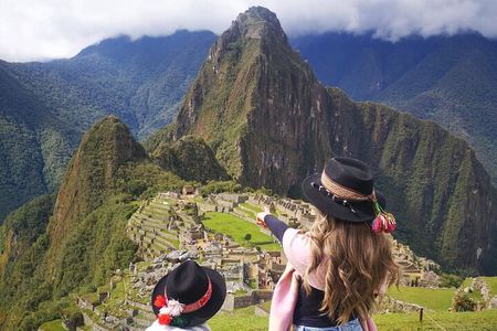 2-Day Machu Picchu Tour by Expedition Train or Voyager Train