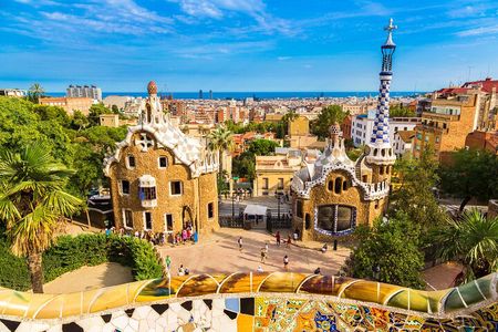 Combo: Skip the Line Sagrada Familia & Park Guell Guided Tour