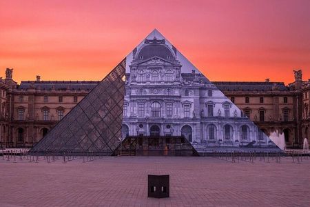 Louvre Museum Guided Tour with Artist