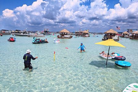 Private Captained Pontoon to Crab Island in Destin 