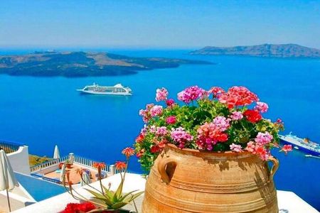 Santorini Small Group Excursion for First-Time Cruise Visitors