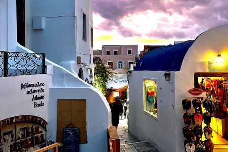 The Highlights of Santorini on a Mini Bus Daily Sunset Tour