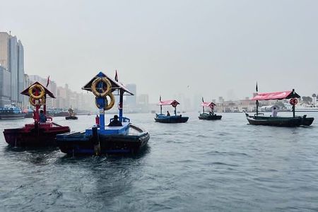 Dubai: Bur Dubai Abra Tour & Boat Ride with Museum of Illusions