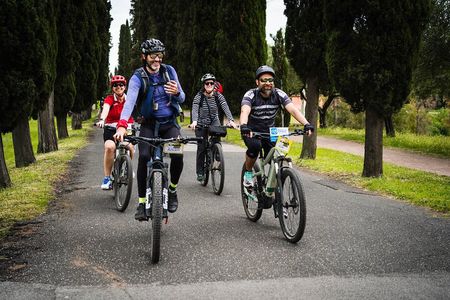 Guided tour Appia antica by ebike with Italian Aperitif