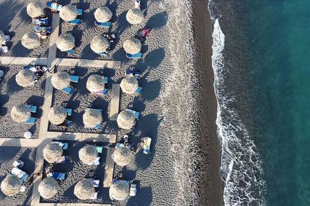 Santorini Highlights Small-Group Tour with Authentic Greek Lunch 