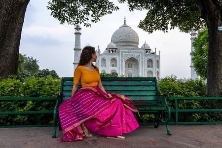 Taj Mahal from Delhi by Gatimaan Express - Trip with 5-Star Lunch