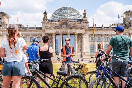 Berlin Highlights Sightseeing Bike Tour in Small Groups