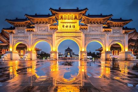 Taipei : Must-See Attractions Walking Tour With A Guide (Private)