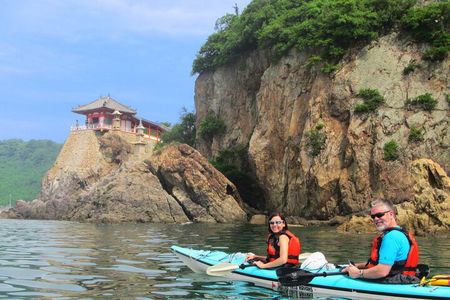 Sea Kayak Tour to the History of Tomonoura in the Seto Inland Sea